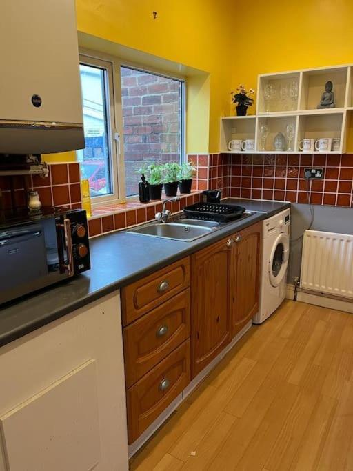 Ovington Grove 2 Fully Equipped Kitchen Free Parking 3 Bedrooms Netflix Ньюкасл-апон-Тайн Экстерьер фото